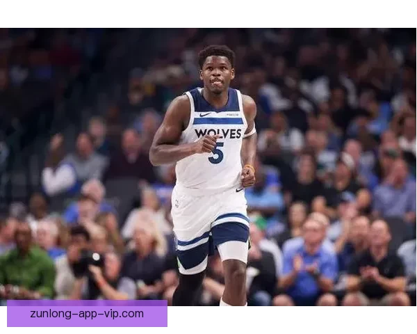 爱德华兹复出贡献17分森林狼大胜独行侠 多森姆三双表现亮眼弗拉格表现出色