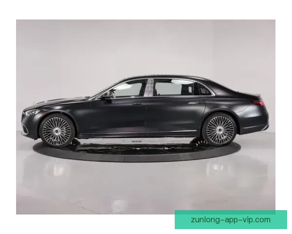 詹姆斯定制迈巴赫S680豪华亮相专属Logo细节展现极致奢华