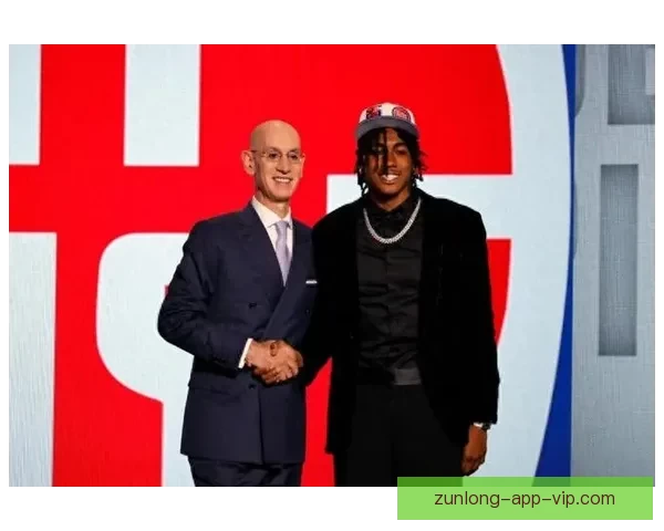 队记曝艾维赛后追问记者私密问题被裁公牛全队无人为他惋惜仍无人